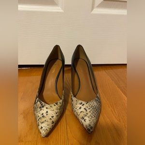 100% leather pointed pump